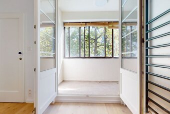 Elegantný, zrekonštruovaný veľkometrážny byt v centre Bratis - 17