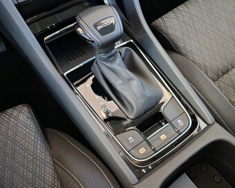 Škoda Karoq 1.5 TSI ACT EVO Top Selection DSG - 17