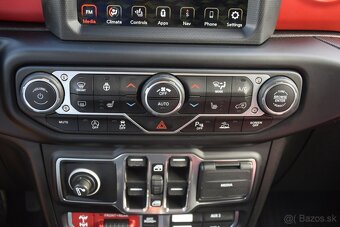 Jeep Wrangler 2.0T 200 kw Rubicon - odpočet DPH - 17