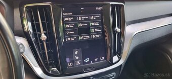 Volvo V60 B4 Momentum A/T - 17