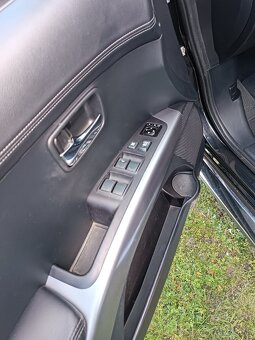 Peugeot 4007 2.2 HDi Allure DCS - 17