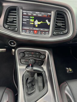 Predám Dodge challenger 6.4 Scat pack DPH - 17