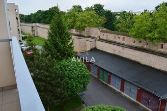 NA PREDAJ: veľkorysý 3-izbový byt 92m2, 2loggie - Trnava cen - 17