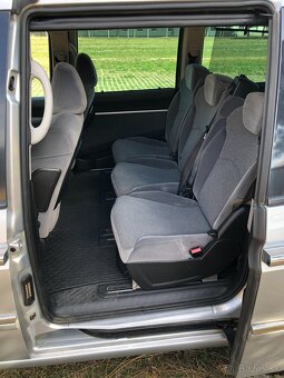 Peugeot 807 2.0 HDi (100 kW) Family, 7 miest, manuál, diesel - 17