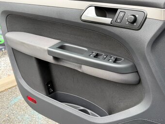 ►VW TOURAN 1,6 MPI FREESTYLE- 7 MÍST, PARK. SENZORY, NAVI ◄ - 17