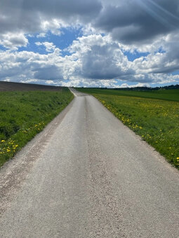 Pôvodný RD so stavebným pozemkom a prístupovou cestou - 17