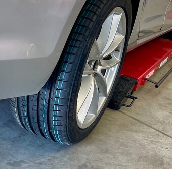 Volkswagen Golf VII 1.6 TDi 4motion HIGHLINE PANORAMA - 17