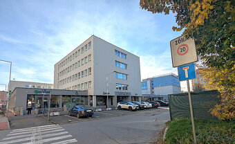 BEZBARIÉROVÝ 1 i. blízko CENTRA, Ludmanská, OV, 41m2 - 17