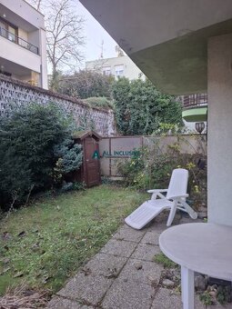 Priestranný byt v centre Bratislavy so záhradou - 17