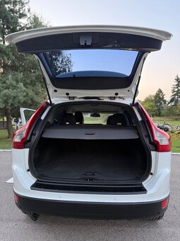 Volvo XC60 2.4D D5 163ps • Automatic • AWD 4x4 • Momentum • - 17