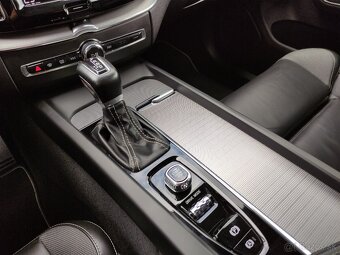 Volvo XC60 D4 R DESIGN FullLED KAMERA PANORAMA - 17