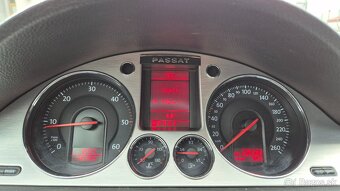 Volkswagen Passat Variant 2.0 TDI Highline DSG - 17