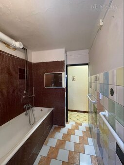 2 izbový tehlový byt, 64 m2 + lodžia, vlastné kúrenie, Zlato - 17