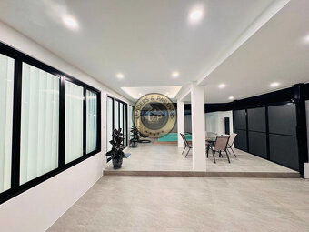 Moderná 5 izbová vila s bazénom v Thajsku-Pattaya - 17