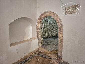 Atraktívny historický priestor pre kaviareň 140 m2 + terasa - 17