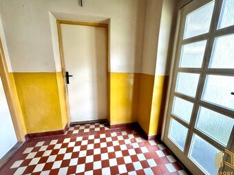 ROHOV - ROD. DOM s HOSP. BUDOVOU, POZEMOK 1.100m2, okr. SENI - 17