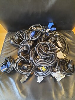 Server a 2x PC s príslušenstvom - 17