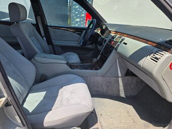 Mercedes-Benz E trieda Sedan - 17