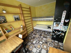 PREDAJ priestranný 3 izbový byt v Dúbravke v tichej lokalite - 17