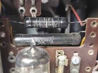 TE-KA-DE Z483 》Starožitné elektronkové radio 》bakelit Tekade - 17
