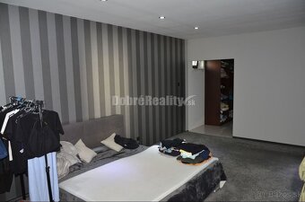 DOBRÉ REALITY -  priestranný rodinný dom s veľkým pozemkom v - 17