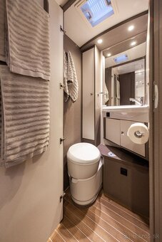 Prenájom Autokaravanu Etrusco T6900 DB - 17