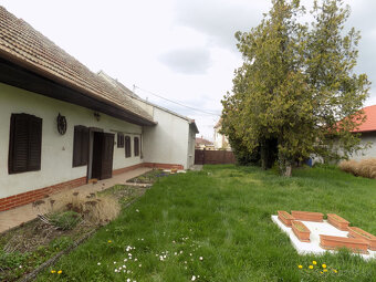 Na predaj dom vhodný na chalupu alebo na bývanie  v centre T - 17