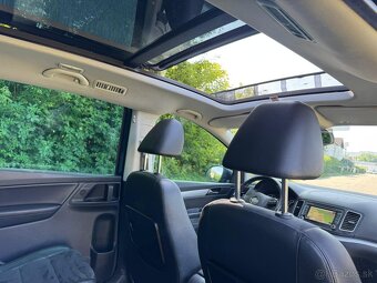 VW SHARAN 2.0 TDI DSG 7 MIESTNY PANORÁMA KLÍMA ŤAŽNÉ KOŽA - 17