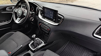 Kia Ceed SW combi 1.5 T-GDi Gold - 17