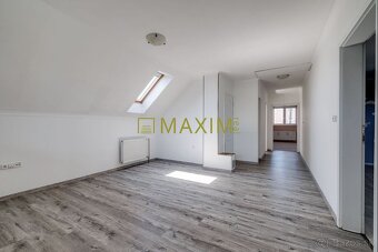 Nadčasový rodinný dom plný priestoru a elegancie – s bonusom - 17