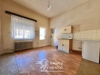 Na predaj 4-izbový rodinný dom s garážou vo výbornej lokalit - 17