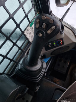 Pásový nakladač Bobcat T770 2,5 t - 17