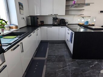 Predávame nadštandardný rodinný dom - 17