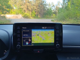 Toyota Yaris Cross Hybrid 4x4 rok 2021, najeto: 34.122 km - 17