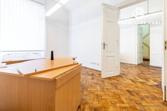 NA PREDAJ HISTORICKÁ BUDOVA V CENTRE MESTA - 17