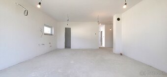 PNORF – skolaudovaný 4i RD, tep. čerpadlo, 561 m2, Krakovany - 17