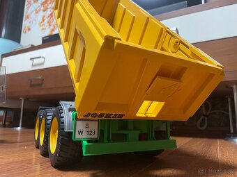 Bruder traktor John Deere a vlečka Joskin - 17