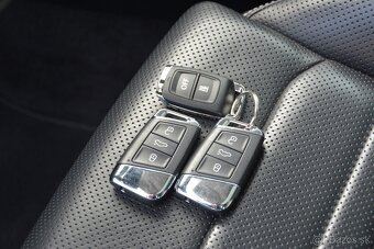 Volkswagen Passat Variant 2.0TDI 147KW DSG AUTOÚVER OD 0% - 17