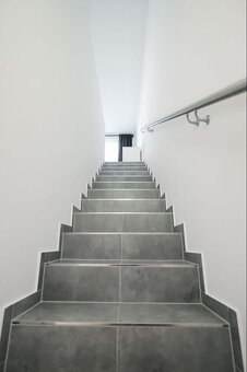 2-izbový byt s predzáhradkou aj parkovaním – pocit domu za c - 17