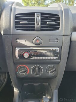 Renault Clio 1.2i - 43 KW - 17