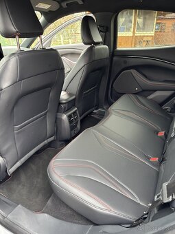 Mustang Mach-E 4x4 ER , 98 KWH , 351 koní odpočet DPH - 17