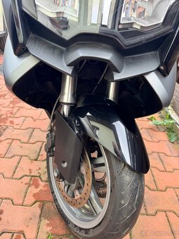 Maxi Skuter BMW C650GT - 17