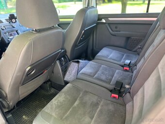 Volkswagen Touran 2.0 TDI Highline DSG - 17