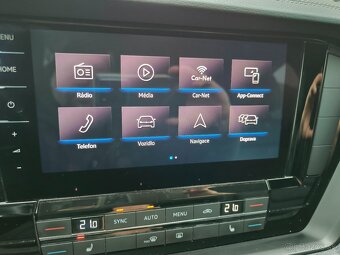 VW Touareg 3,0TDi 4x4 VZDUCH,  KŮŽE, Tažné , r.v.12/2020 DPH - 17