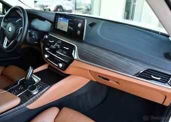 BMW Řada 5 530d xD LUXURY HUD MASAŽ TAŽNÉ 210 kw - 17