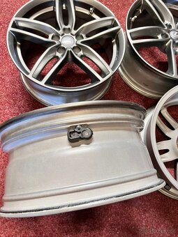 5x114,3 R19 Originál disky Lexus RX450H 2016-2022 - 17