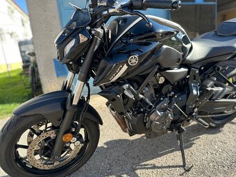 YAMAHA MT-07 - 17