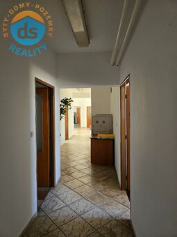 Na predaj priemyselný objekt, administratíva, garáže, sklady - 17