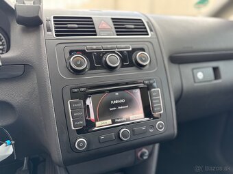 Volkswagen Touran 1.6TDI Highline Panorama 7-miestne - 17