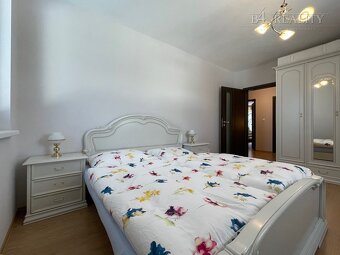 Slnečný 2 izbový byt 64 m2 + 5 m2 balkón, parkovacie státie, - 17